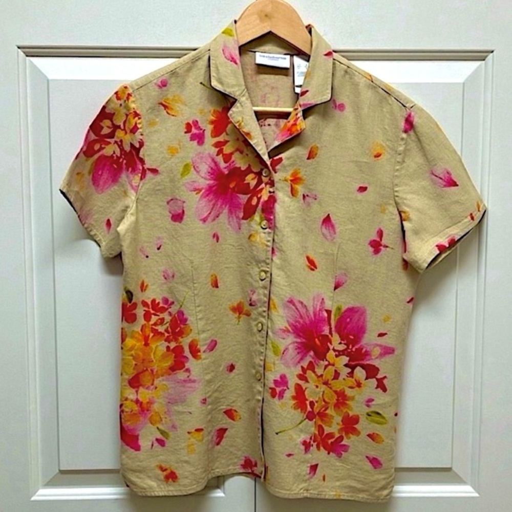 Liz Claiborne Vintage line. Blend short sleeve shirt, bold floral, yellow, pink